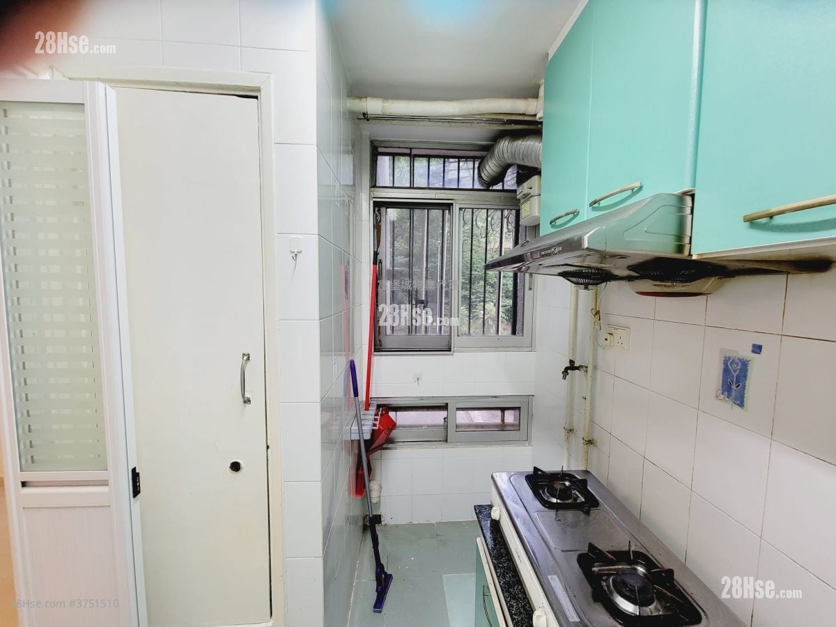 Kwong Lam Court Sell 2 Bedrooms , 1 Bathroom 441 ft²