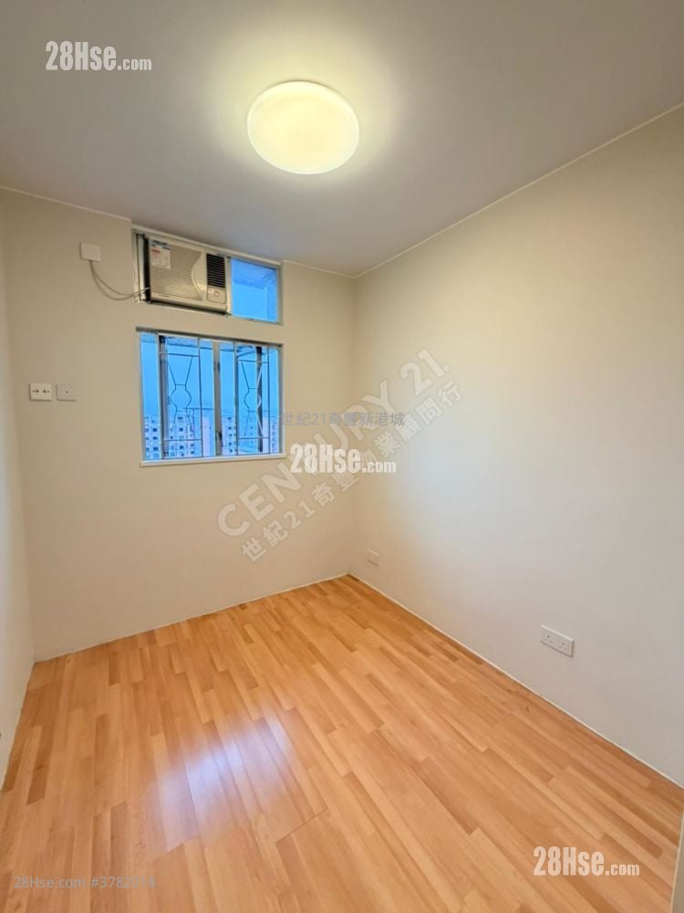 Saddle Ridge Garden Sell 2 Bedrooms , 1 Bathroom