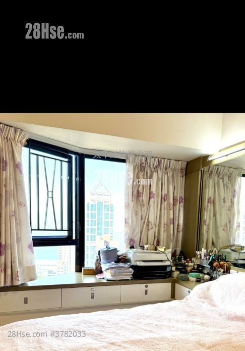 Euston Court Sell 3 Bedrooms , 2 Bathrooms 775 ft²