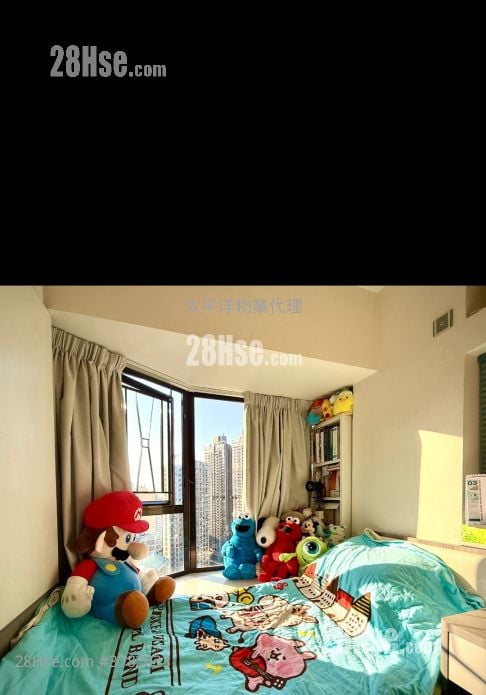 Euston Court Sell 3 Bedrooms , 2 Bathrooms 775 ft²