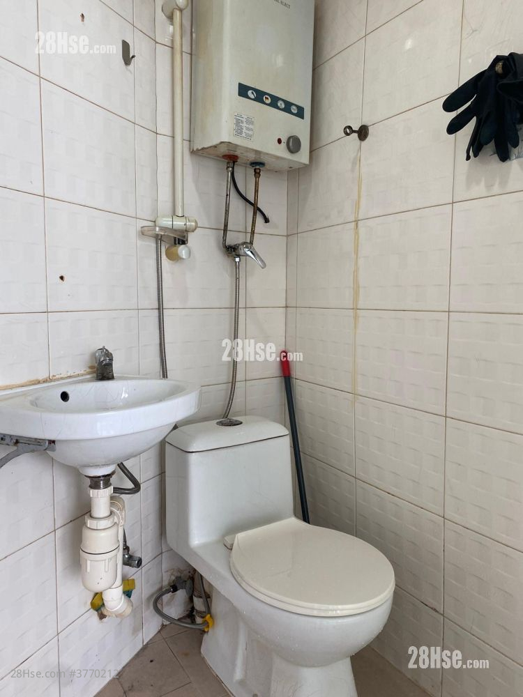 偉亨樓 租盤 90 平方呎