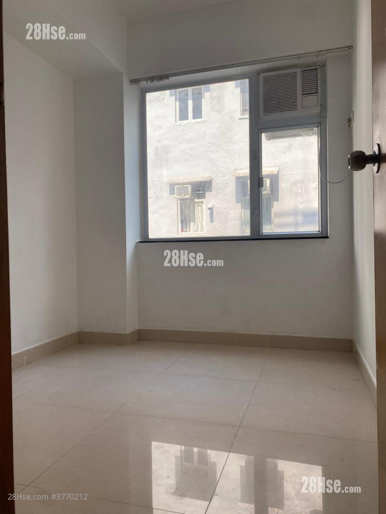 偉亨樓 租盤 90 平方呎