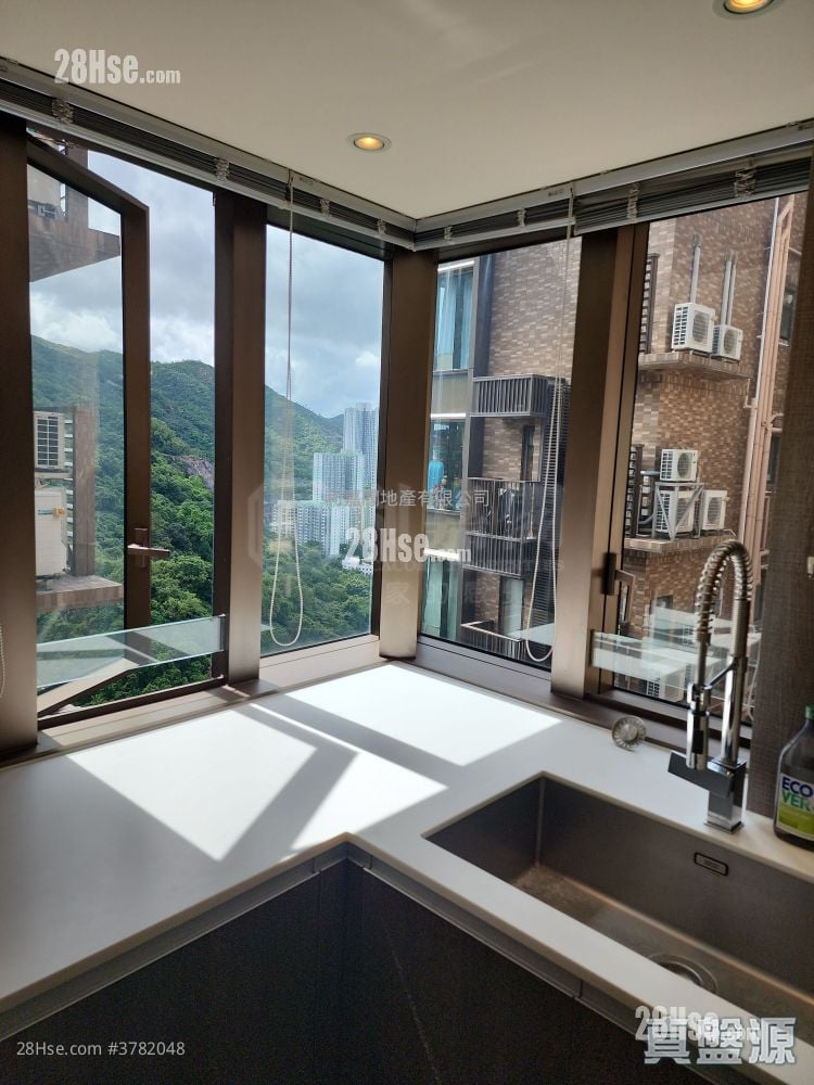 Island Garden Sell 4 Bedrooms , 3 Bathrooms 1,188 ft²