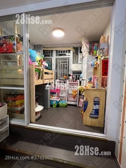 Ping Yan Court Sell 2 Bedrooms 376 ft²