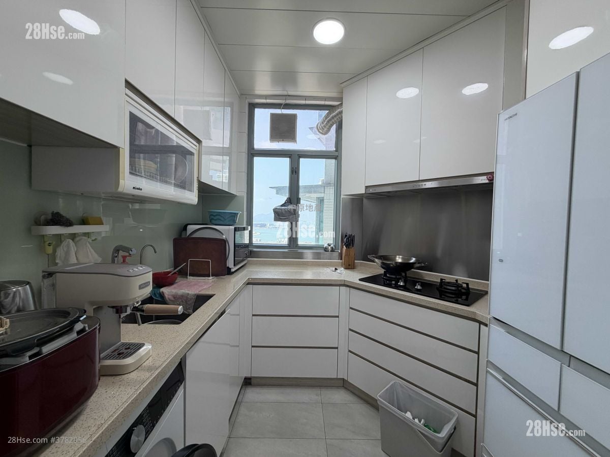 Tung Chung Crescent Sell 3 Bedrooms 759 ft²