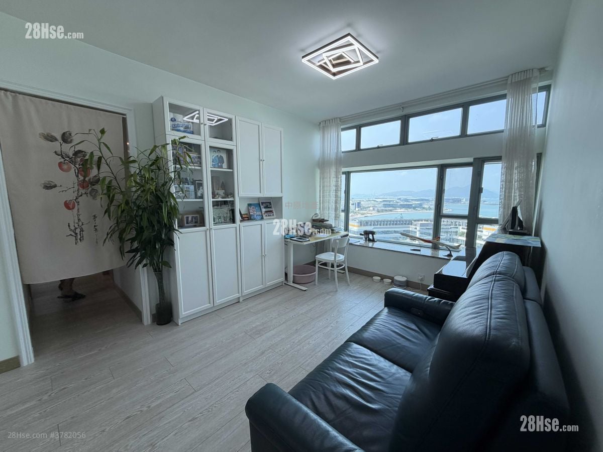 Tung Chung Crescent Sell 3 Bedrooms 759 ft²