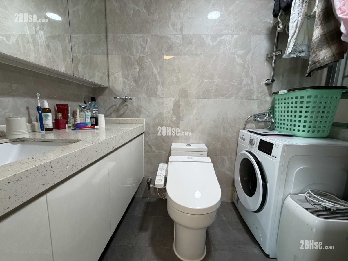 Tung Chung Crescent Sell 3 Bedrooms 759 ft²