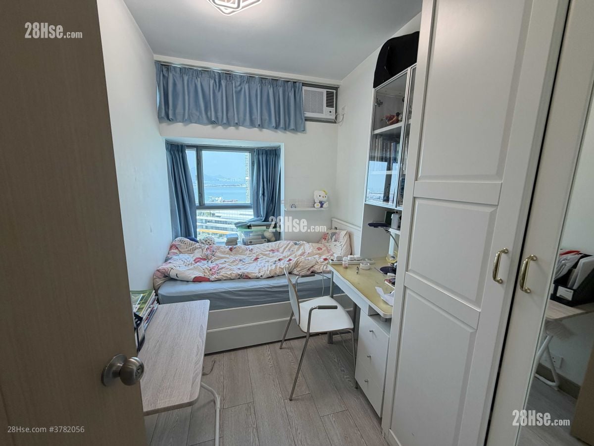 Tung Chung Crescent Sell 3 Bedrooms 759 ft²