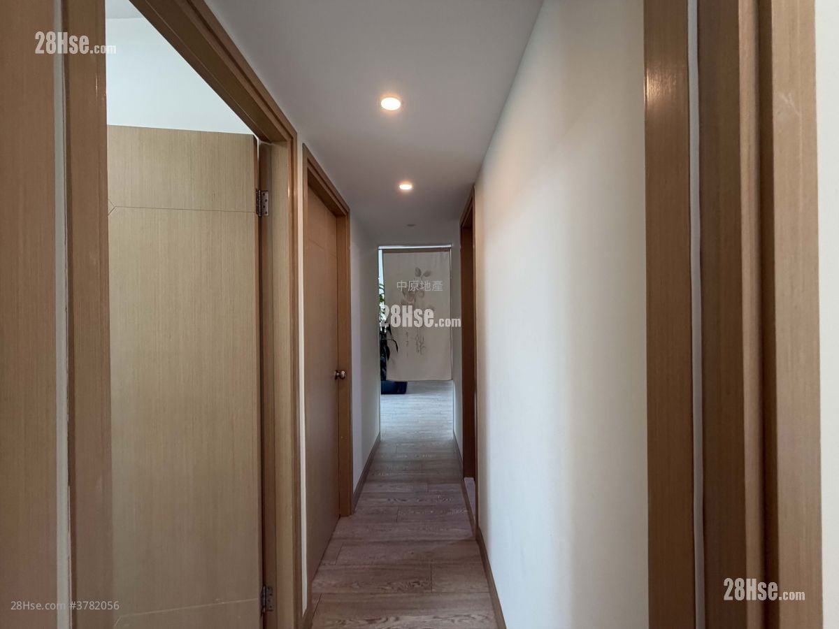 Tung Chung Crescent Sell 3 Bedrooms 759 ft²