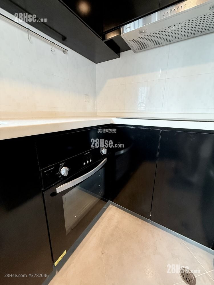 Summit Terrace Rental 3 Bedrooms , 1 Bathroom 533 ft²