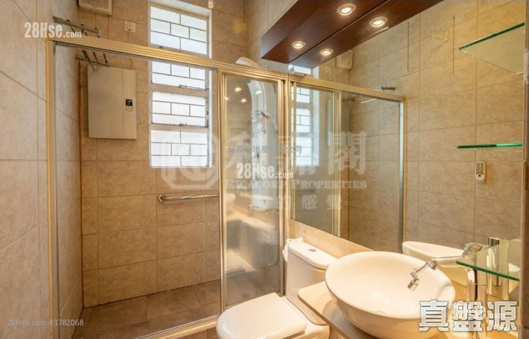 可以居 售盘 3 房 , 3 浴室 1,677 平方尺