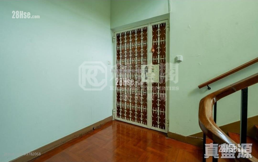 可以居 售盘 3 房 , 3 浴室 1,677 平方尺