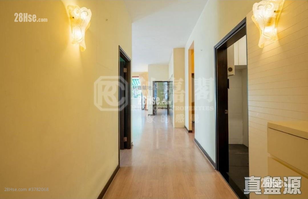 可以居 售盘 3 房 , 3 浴室 1,677 平方尺