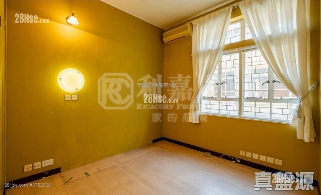 可以居 售盘 3 房 , 3 浴室 1,677 平方尺