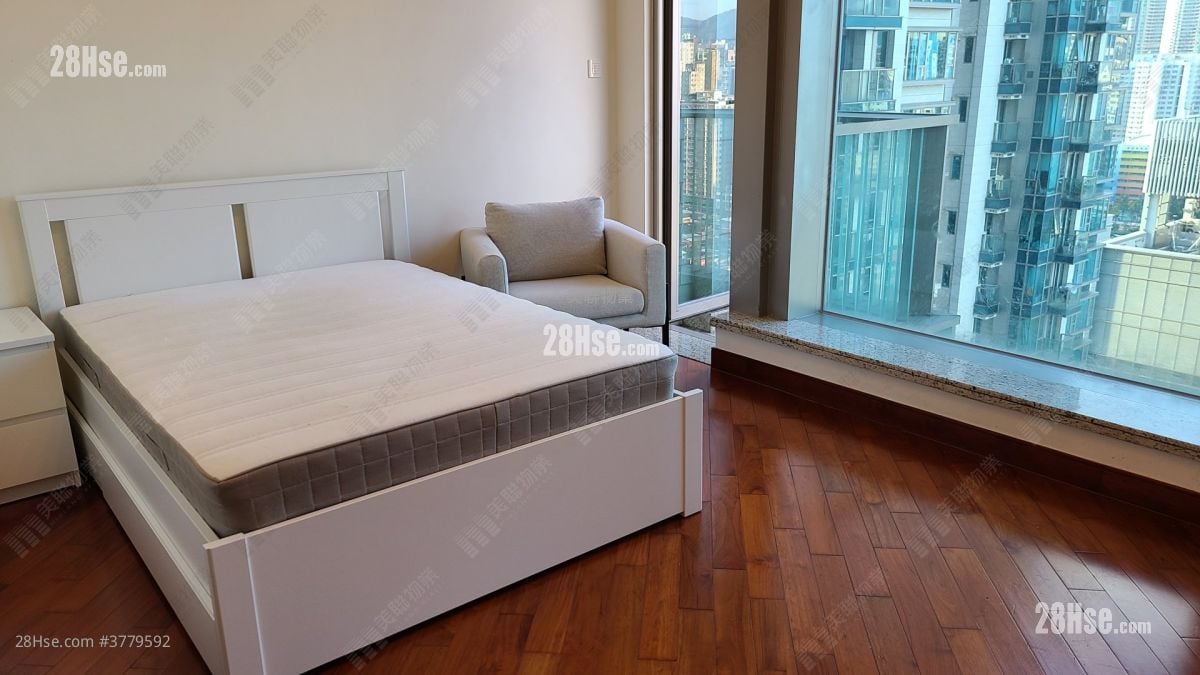 The Coronation Sell 323 ft²