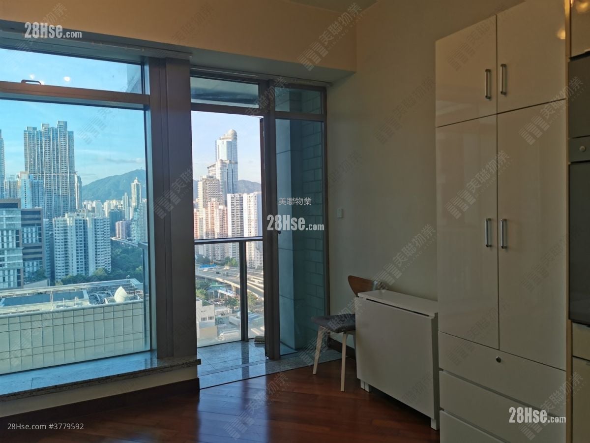 The Coronation Sell 323 ft²