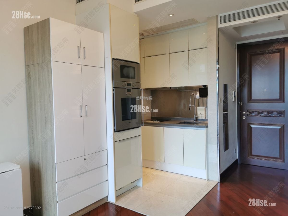 The Coronation Sell 323 ft²