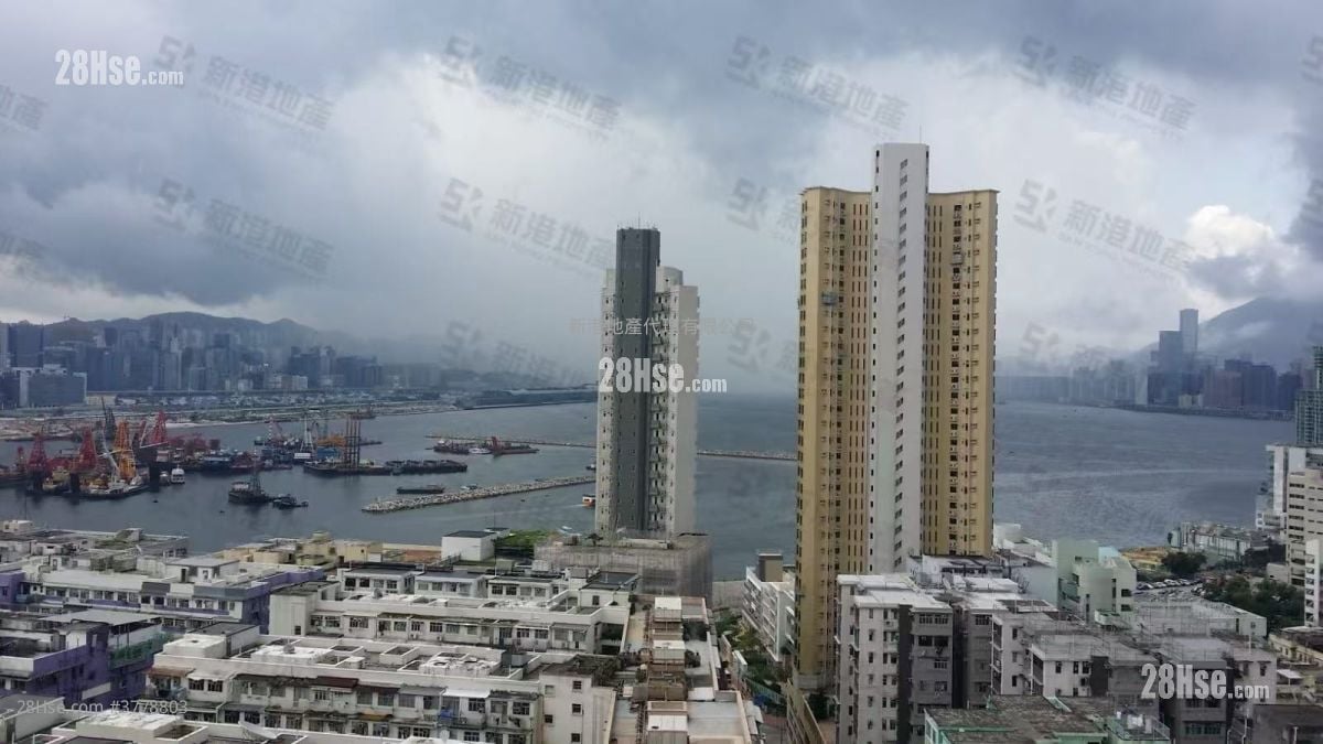 City Hub Sell 2 Bedrooms , 1 Bathroom 536 ft²