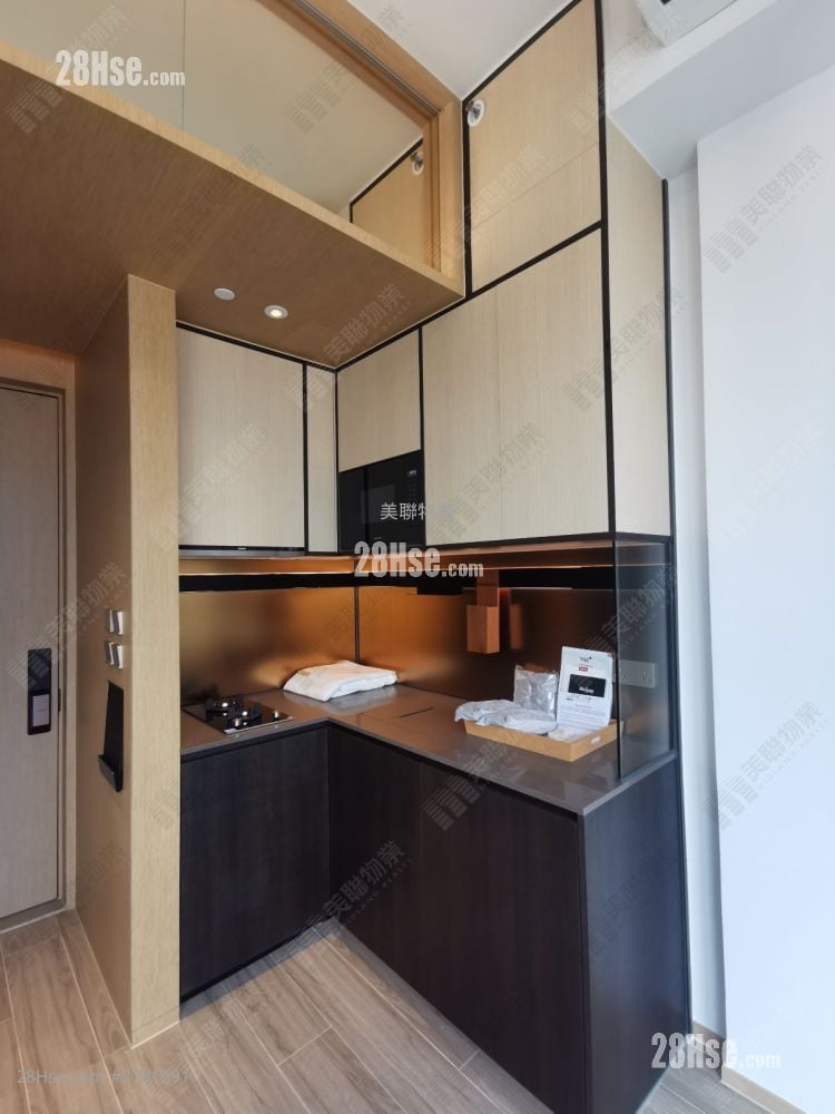 Aquila Square Mile Rental Studio , 1 Bathroom 198 ft²