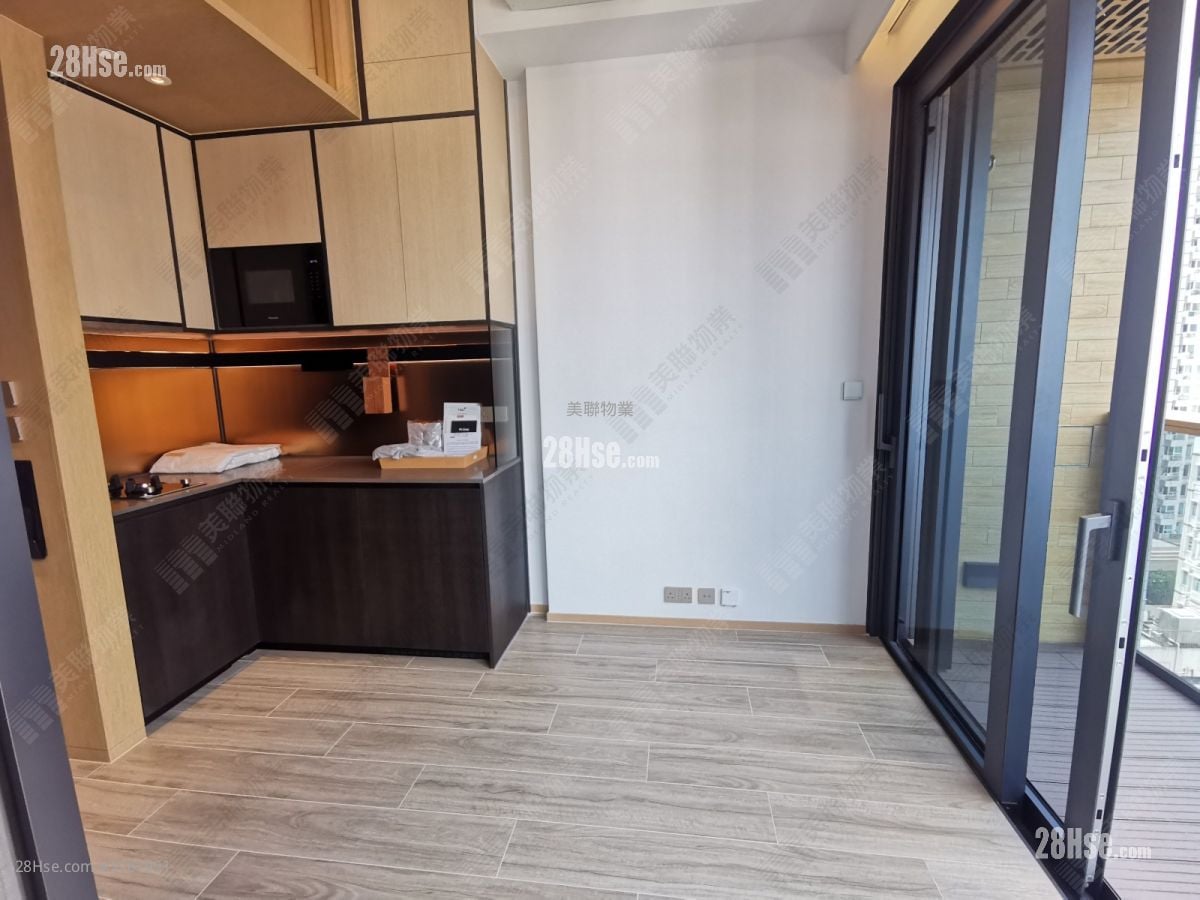 Aquila Square Mile Rental Studio , 1 Bathroom 198 ft²