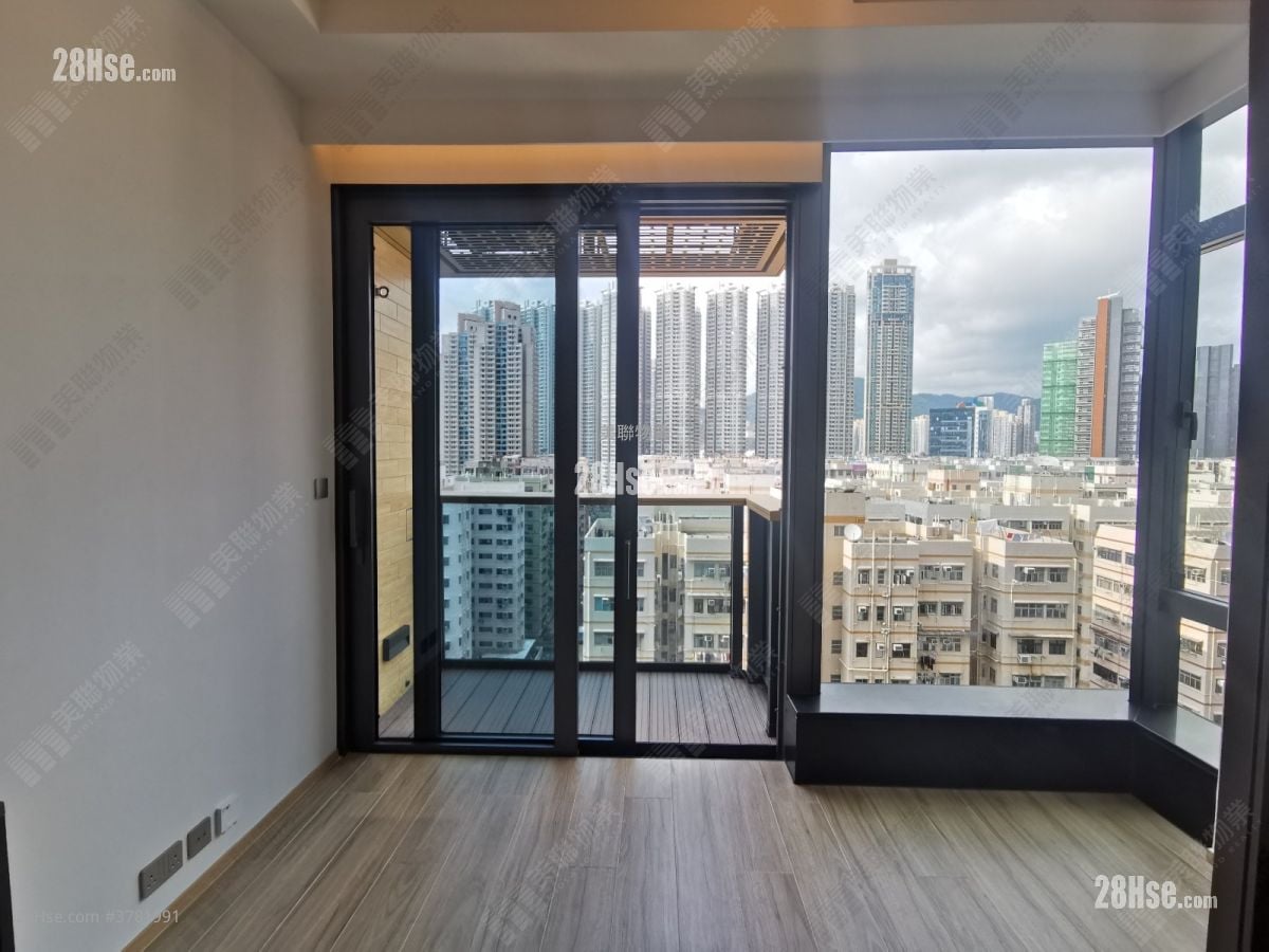 Aquila Square Mile Rental Studio , 1 Bathroom 198 ft²