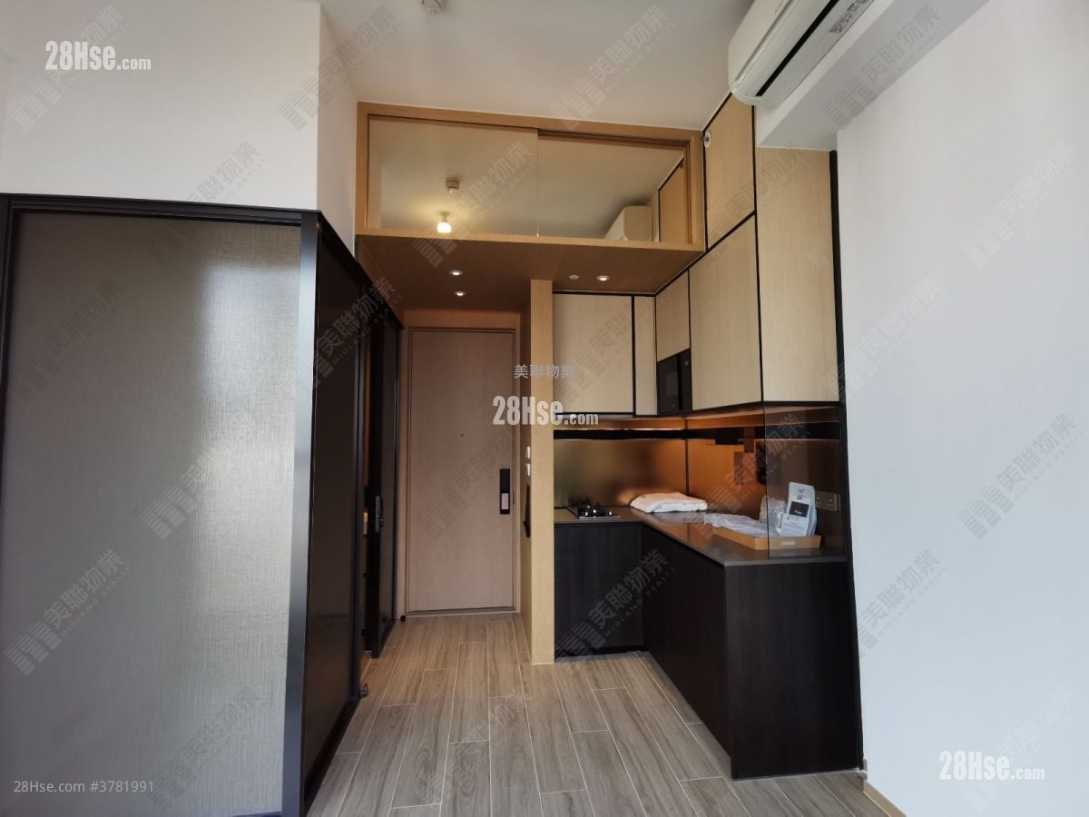 Aquila Square Mile Rental Studio , 1 Bathroom 198 ft²