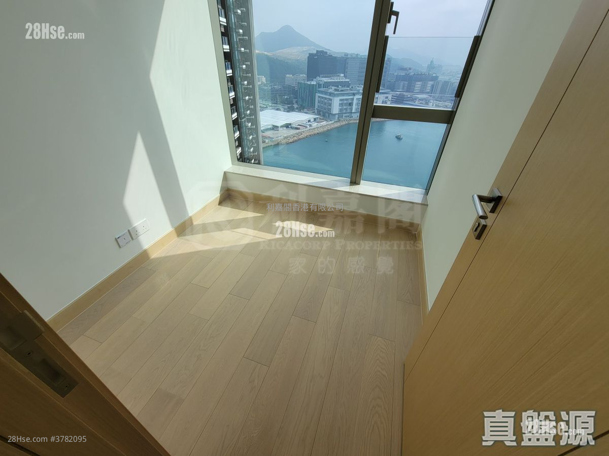 Marini Sell 3 Bedrooms 770 ft²