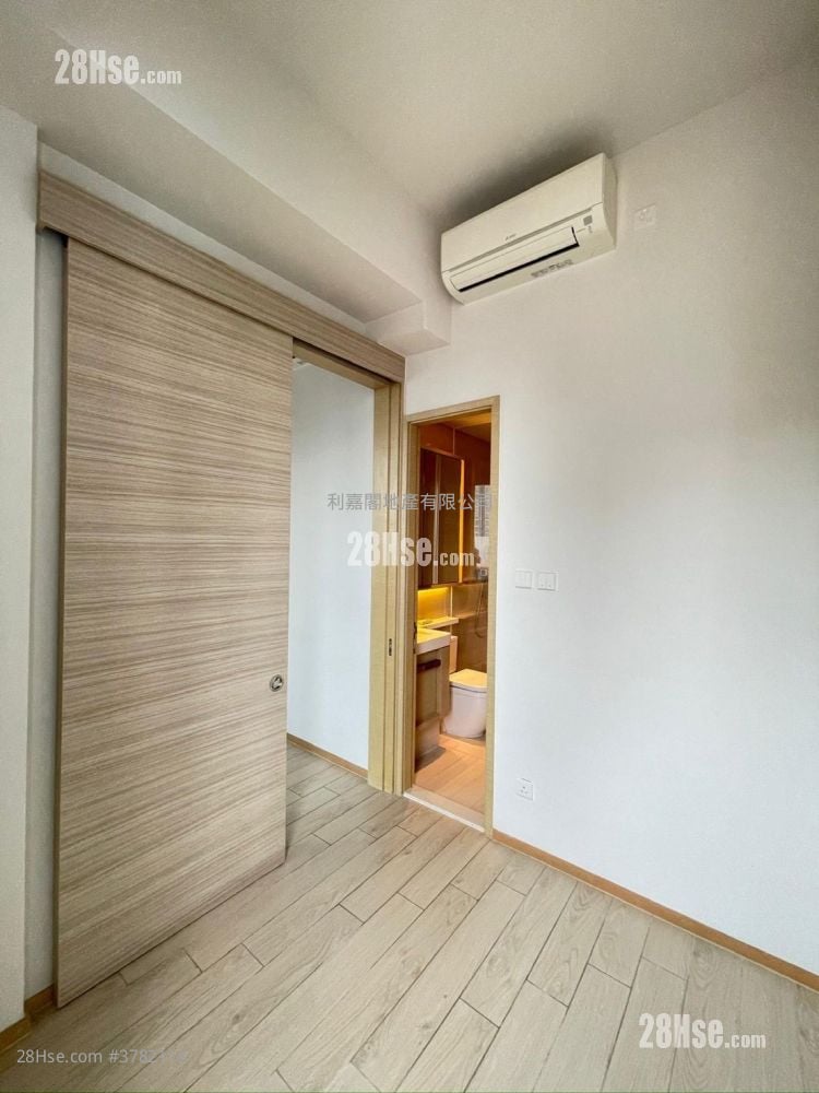 Edition 178 Sell 225 ft²