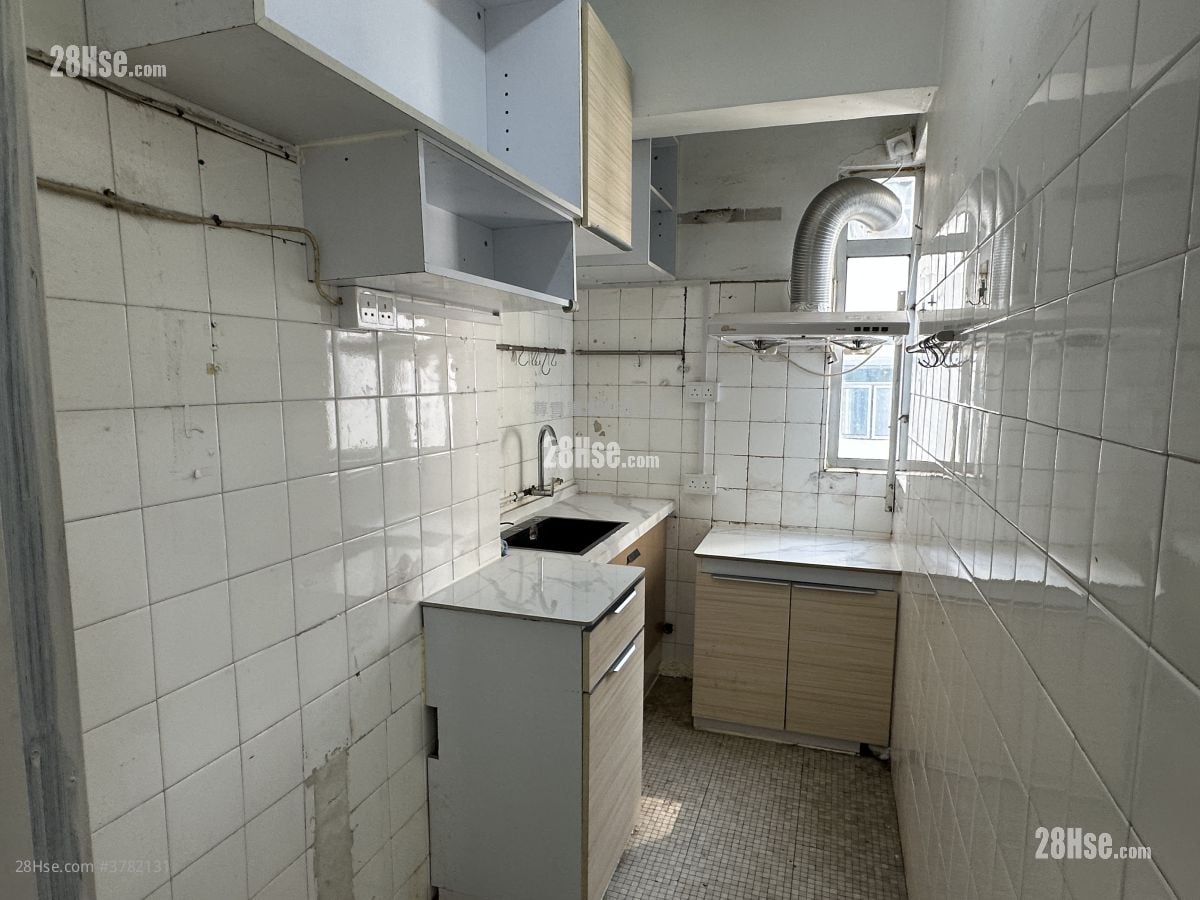 Cheong Fat Building Rental 3 Bedrooms , 1 Bathroom 435 ft²