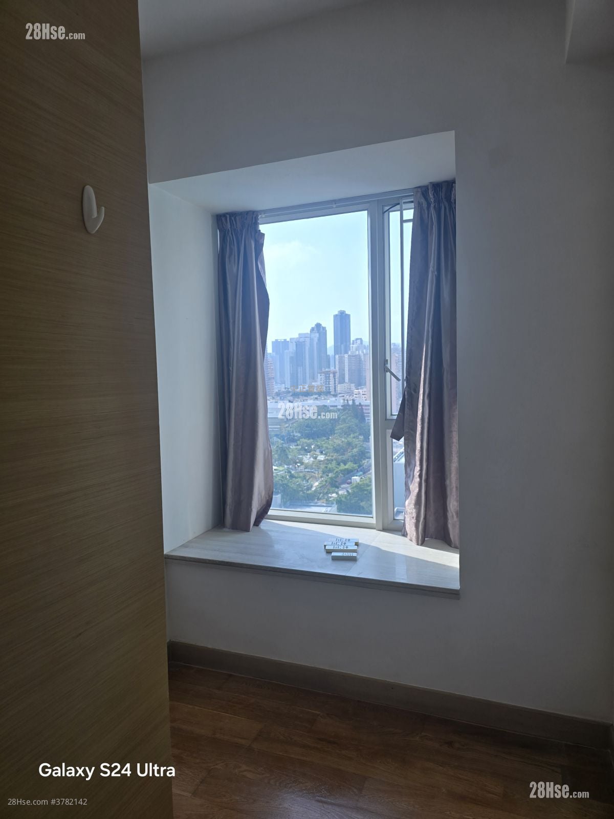 Lions Rise Rental 4 Bedrooms , 3 Bathrooms 946 ft²