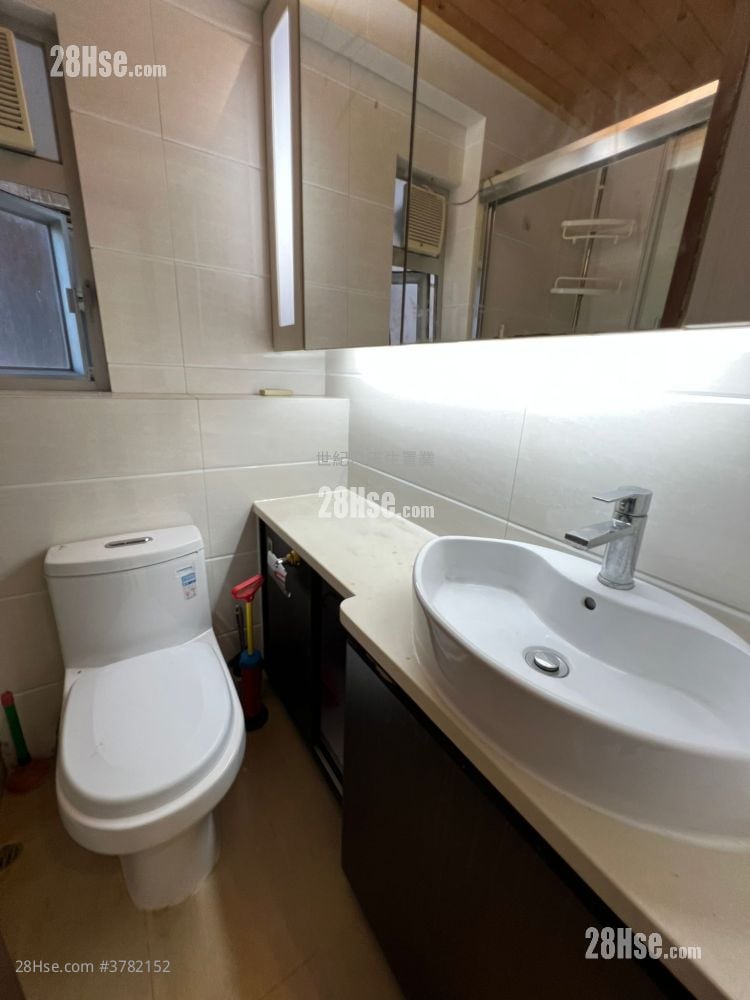 Dragon Inn Court Rental 3 Bedrooms , 2 Bathrooms 692 ft²