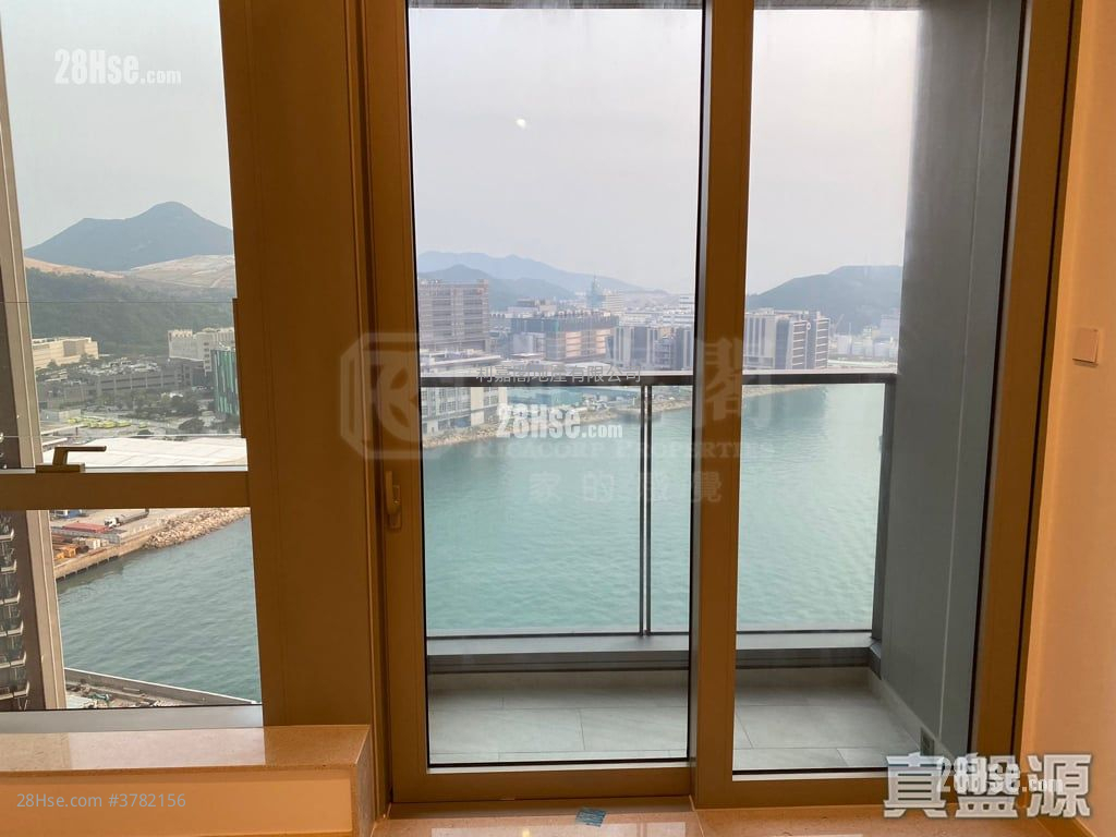 Marini Sell 3 Bedrooms , 2 Bathrooms 770 ft²