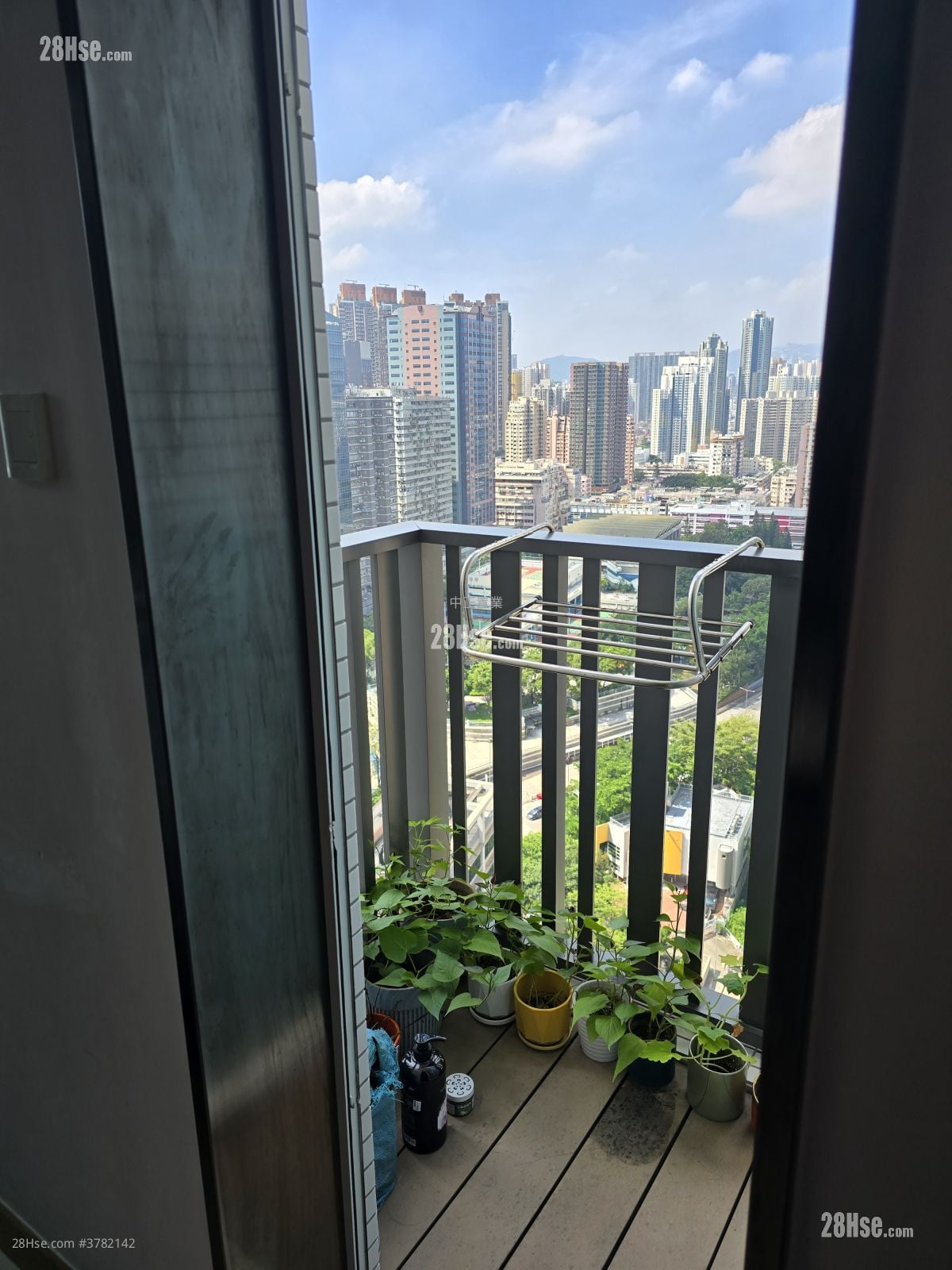 Lions Rise Rental 4 Bedrooms , 3 Bathrooms 946 ft²