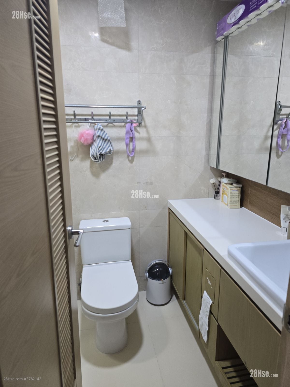 Lions Rise Rental 4 Bedrooms , 3 Bathrooms 946 ft²