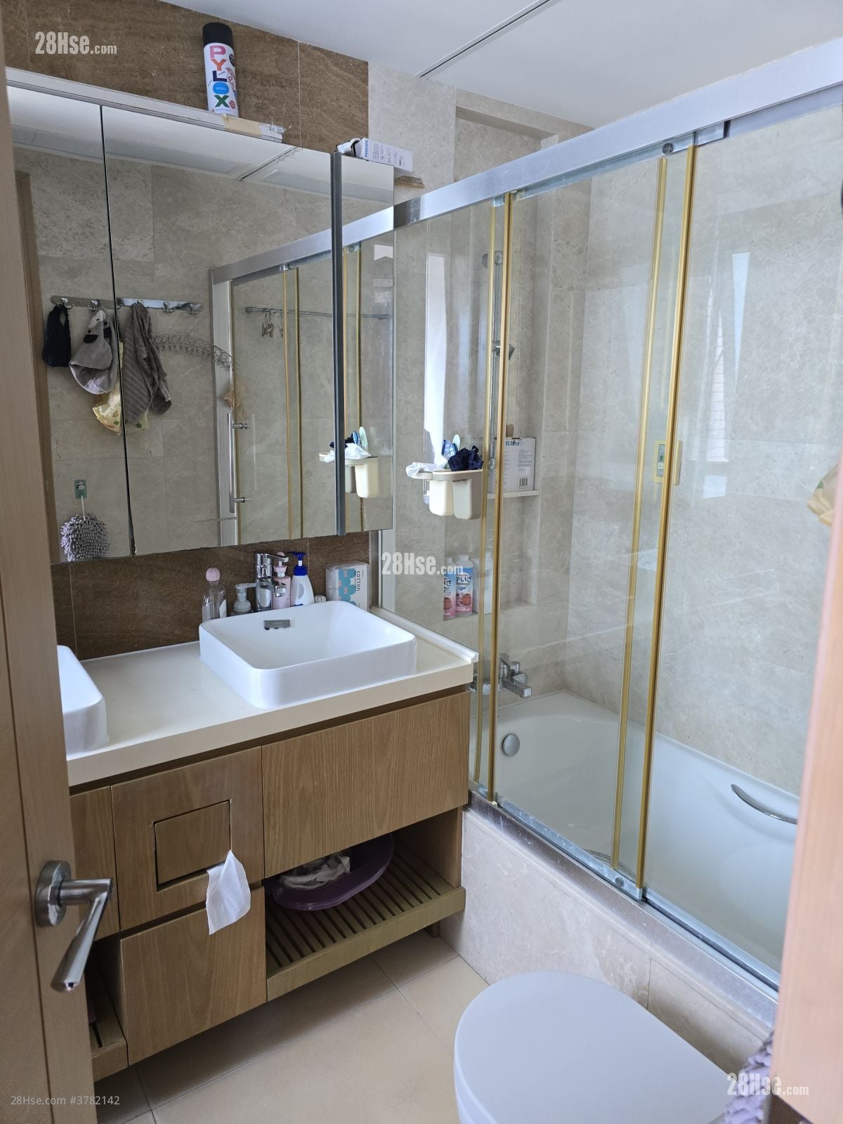 Lions Rise Rental 4 Bedrooms , 3 Bathrooms 946 ft²