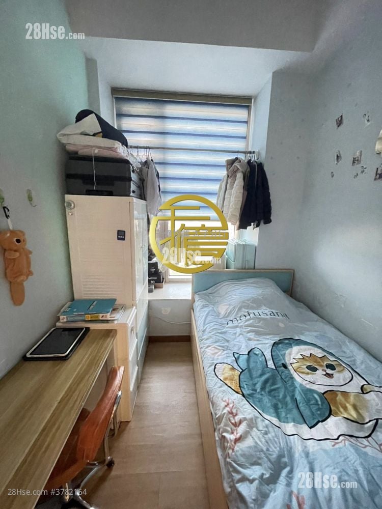 High Park Sell 3 Bedrooms , 2 Bathrooms 793 ft²