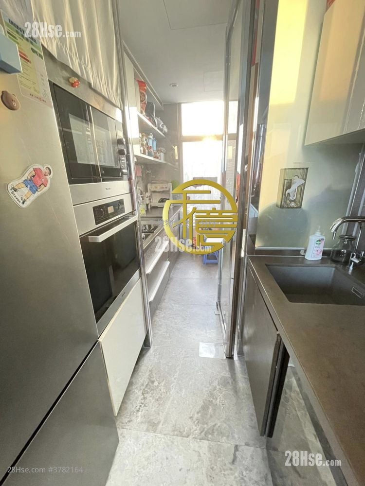 High Park Sell 3 Bedrooms , 2 Bathrooms 793 ft²