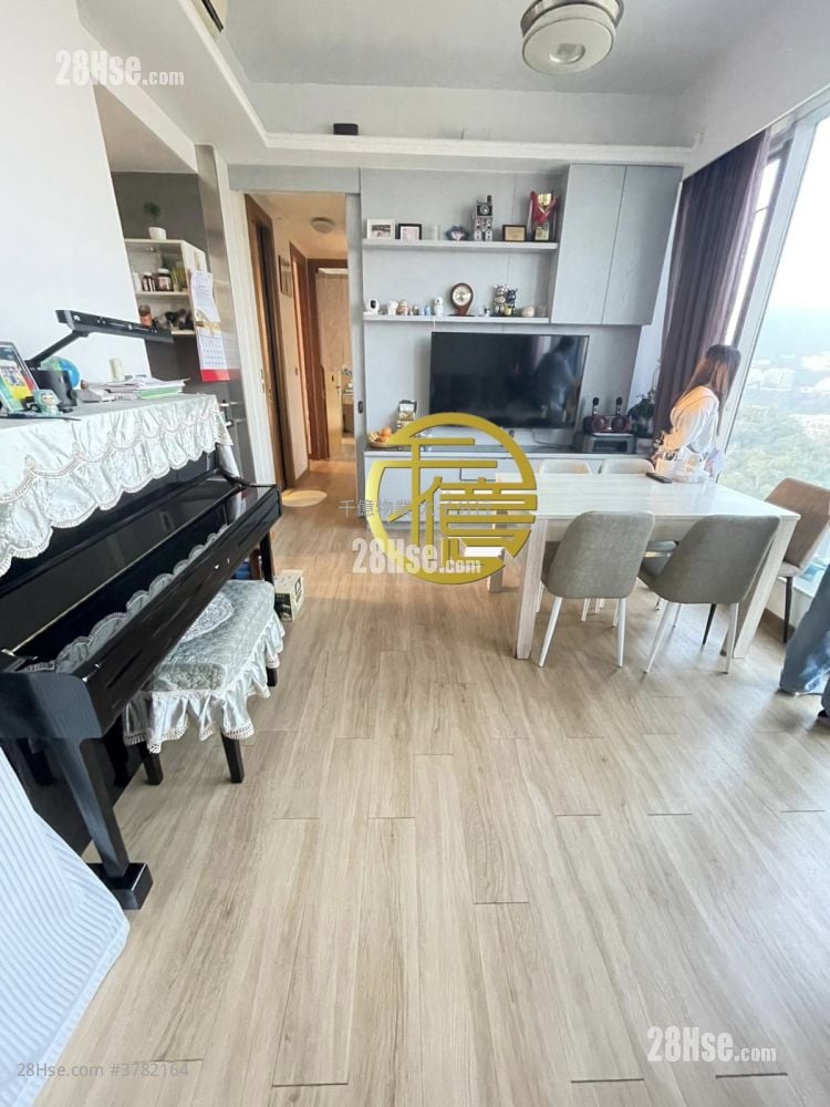 High Park Sell 3 Bedrooms , 2 Bathrooms 793 ft²