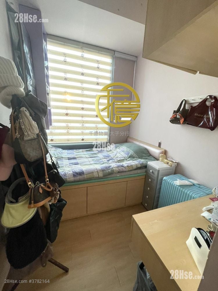 High Park Sell 3 Bedrooms , 2 Bathrooms 793 ft²