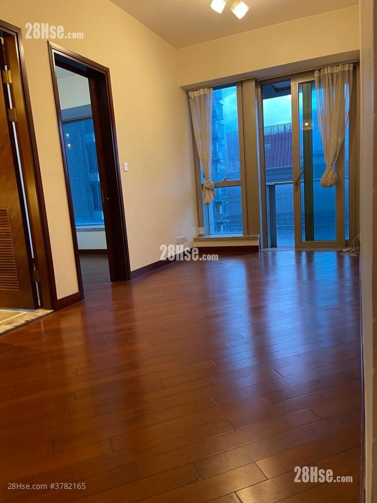 The Coronation Sell 471 ft²