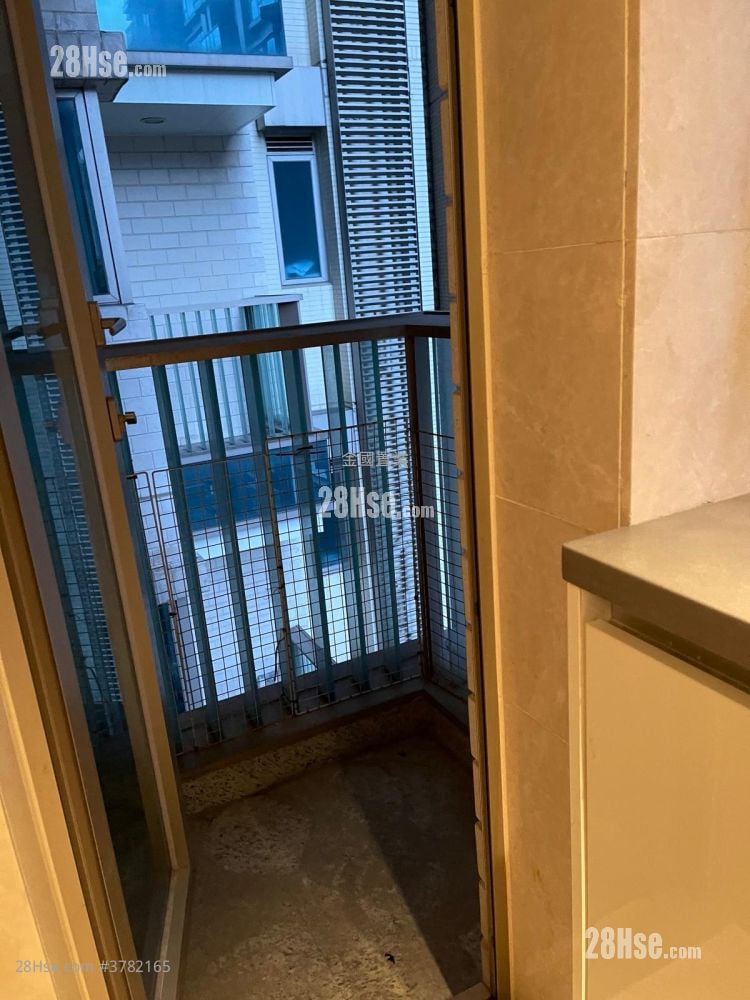 The Coronation Sell 471 ft²