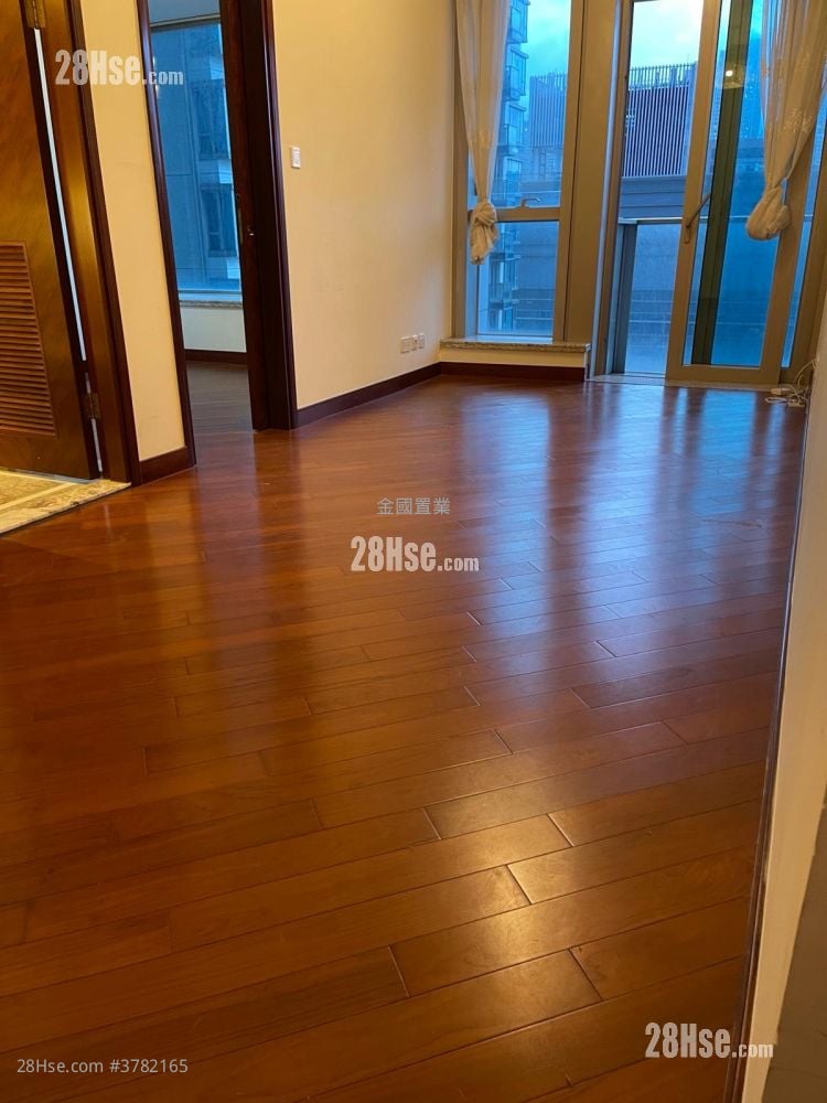 The Coronation Sell 471 ft²