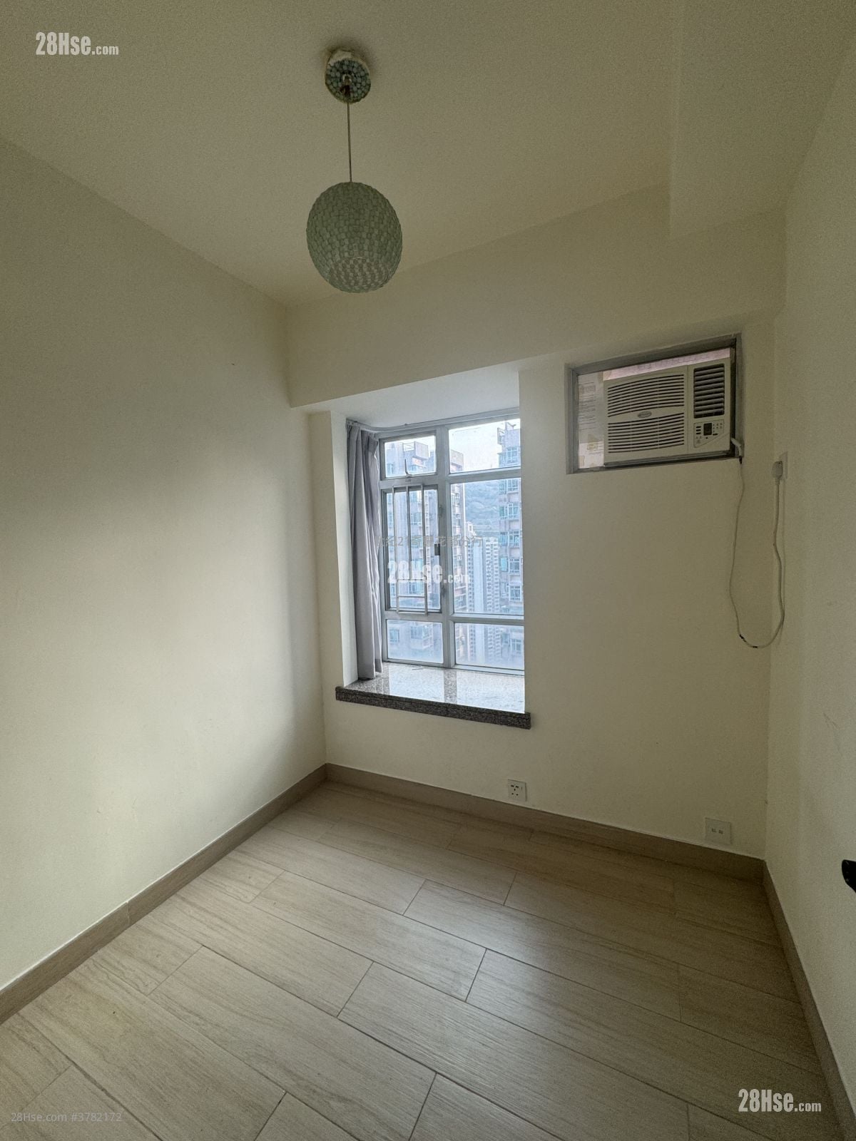 Flora Plaza Sell 2 Bedrooms , 1 Bathroom 413 ft²