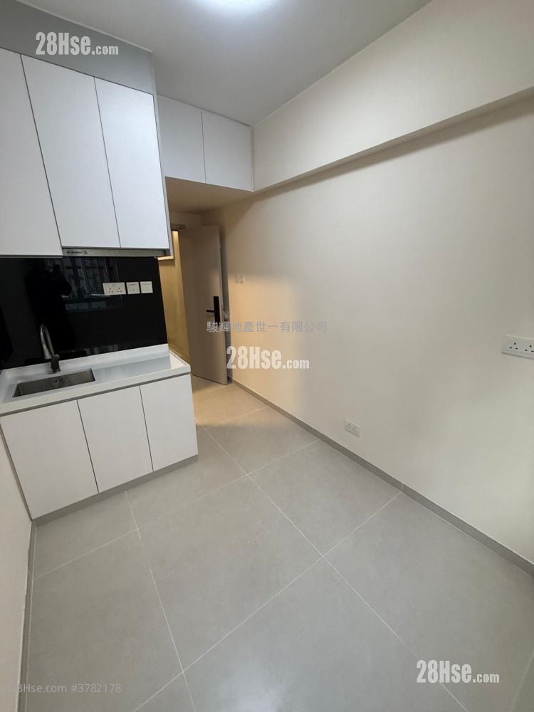 Granville Building Rental Studio , 1 Bathroom 160 ft²