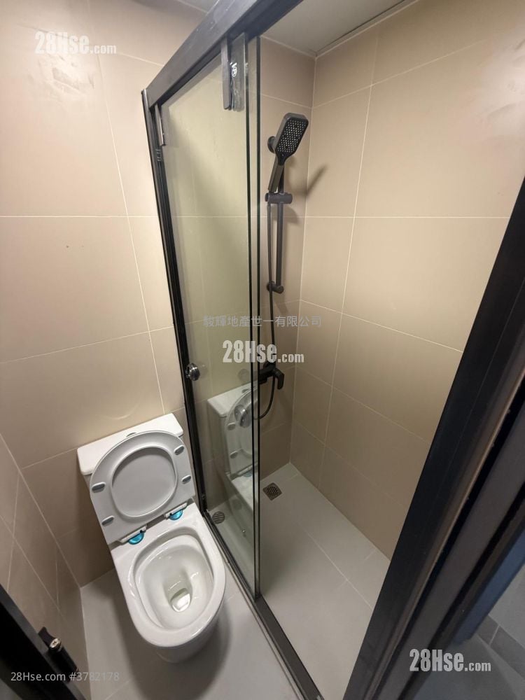 Granville Building Rental Studio , 1 Bathroom 160 ft²