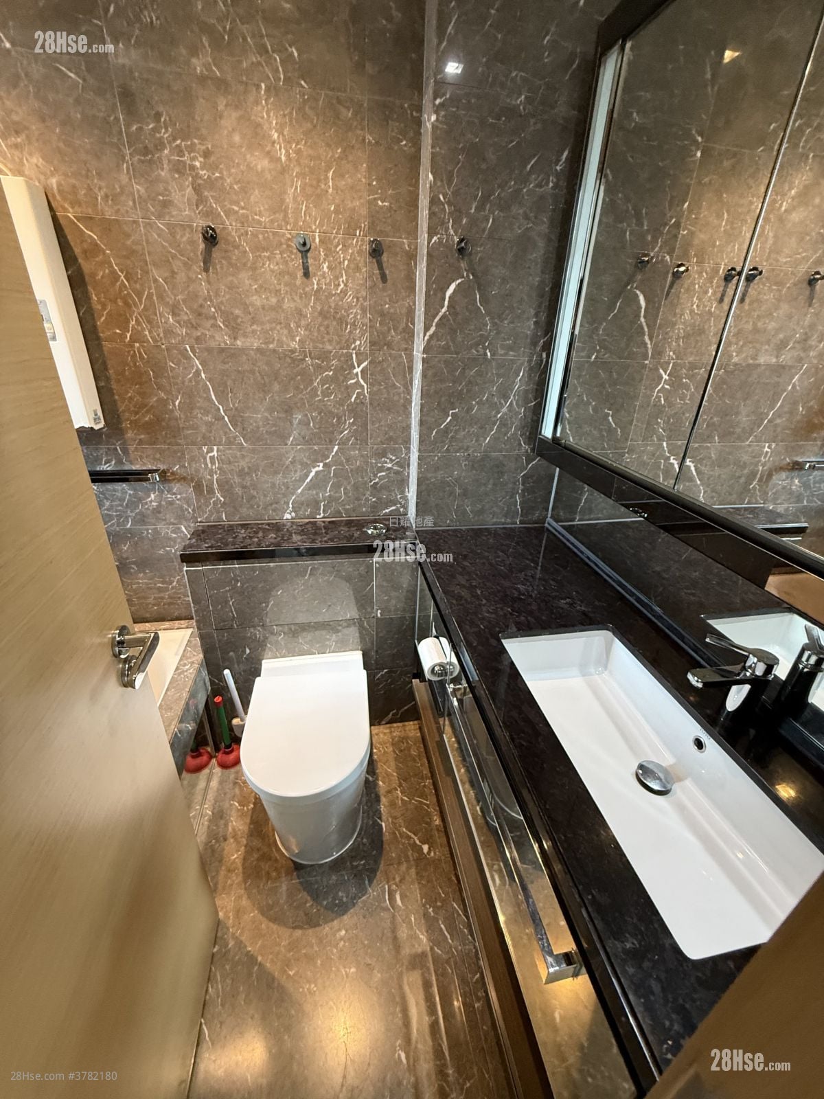 天晋 租盘 3 房 , 2 浴室 694 平方尺