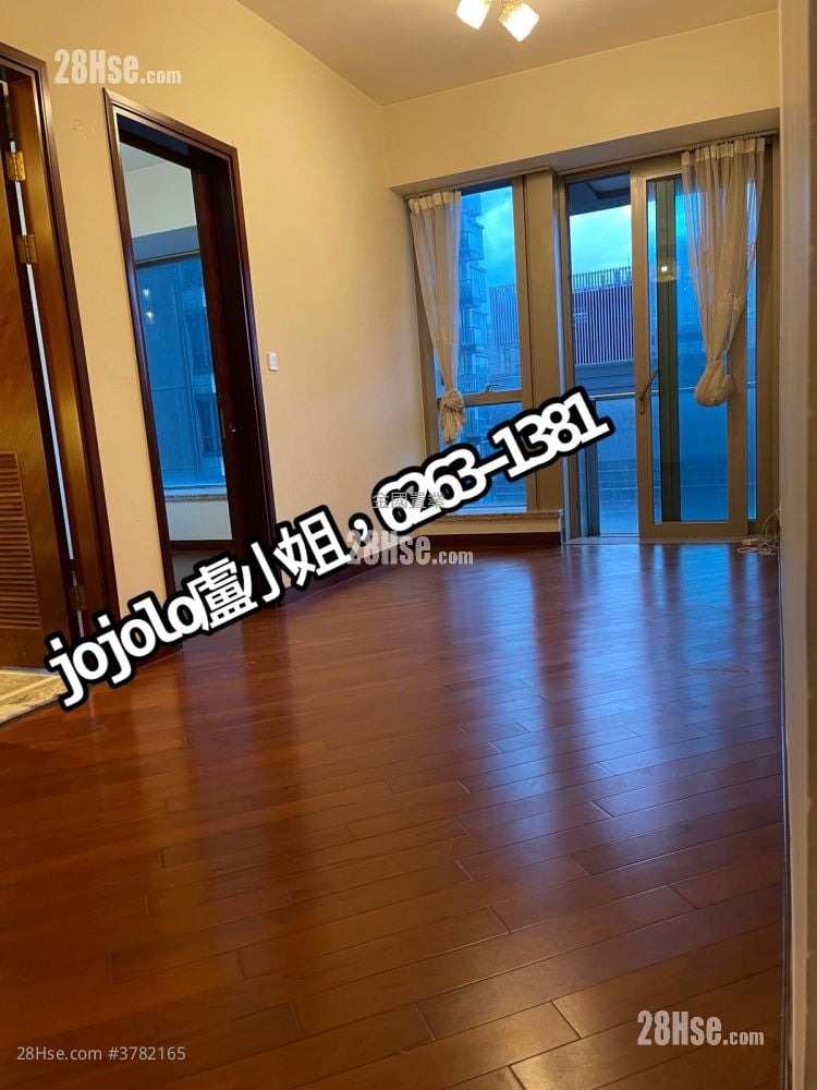 The Coronation Sell 471 ft²