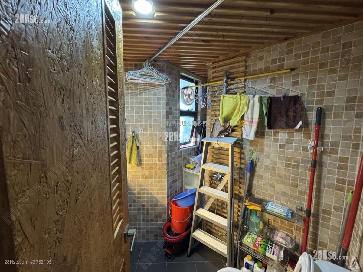 Villa Athena Sell 3 Bedrooms , 2 Bathrooms 727 ft²