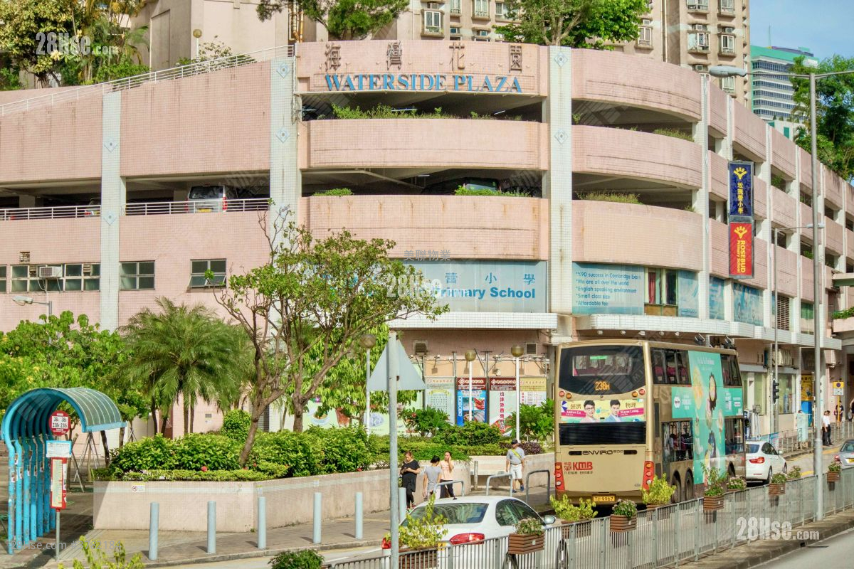 Waterside Plaza Sell 3 Bedrooms , 1 Bathroom 572 ft²