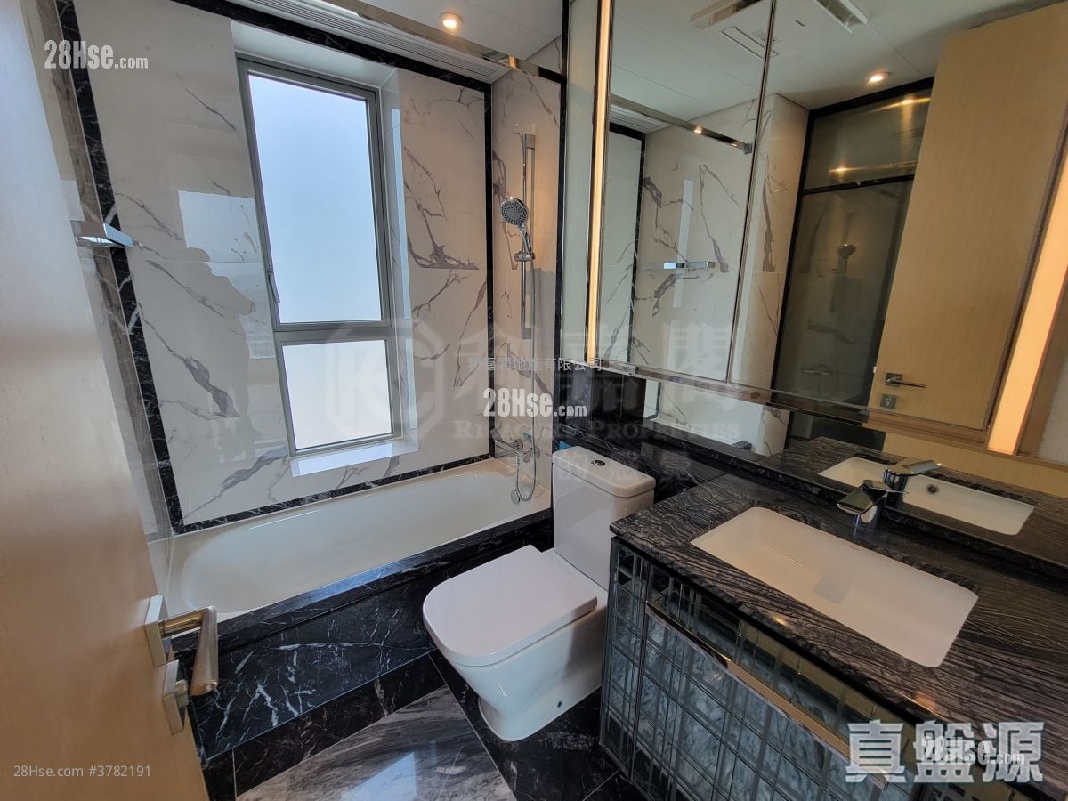 Marini Rental 3 Bedrooms , 2 Bathrooms 770 ft²